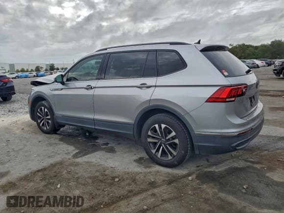 ✅ 2022 Volkswagen Tiguan S • VIN: 3VV1B7AX6NM012842 • Lot: 95321305. Wystawiony na Copart z przebiegiem 40 768 mil. Bezpłatny archiwum sprzedaży aukcyjnych z USA i szczegółowy raport historii pojazdu na DreamBid. Zdjęcie 2.