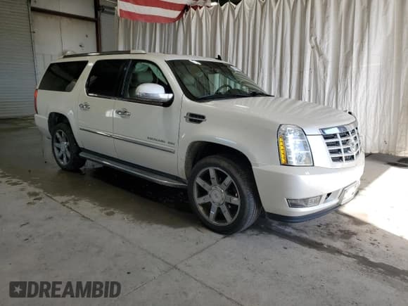 ✅ 2011 Cadillac Escalade ESV Luxury • VIN: 1GYS4HEF0BR135741 • Лот: 89482345. Опубликован ранее на Copart с пробегом 187 830 миль. Бесплатный доступ к архиву аукционных продаж из США и подробный отчёт об истории автомобиля на DreamBid. Изображение 4.