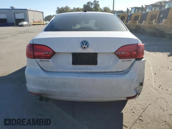 ✅ 2013 Volkswagen Jetta SE • VIN: 3VWDX7AJ3DM368704 • Лот: 82684285. Опубликован ранее на Copart с пробегом 278 882 миль. Бесплатный доступ к архиву аукционных продаж из США и подробный отчёт об истории автомобиля на DreamBid. Изображение 6.