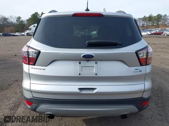✅ 2018 Ford Escape SE • VIN: 1FMCU9GD8JUB93096 • Lot: 43889141. Wystawiony na IAAI z przebiegiem 52 535 mil. Bezpłatny archiwum sprzedaży aukcyjnych z USA i szczegółowy raport historii pojazdu na DreamBid. Zdjęcie 16.