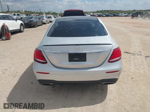 ✅ 2020 Mercedes-Benz E 350 • VIN: WDDZF8DB7LA737796 • Lot: 43215562. Listed on IAAI with 111,984 mi. Free auction sales archive from the USA and detailed vehicle history report at DreamBid. Image 16.