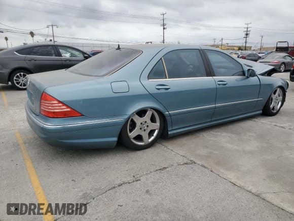 ✅ 2003 Mercedes-Benz S 500 • VIN: WDBNG75J13A356885 • Лот: 81723015. Опубликован ранее на Copart с пробегом 131 550 миль. Бесплатный доступ к архиву аукционных продаж из США и подробный отчёт об истории автомобиля на DreamBid. Изображение 3.