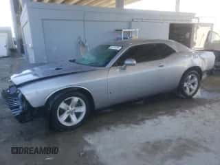 2014 Dodge Challenger SXT z VIN 2C3CDYAGXEH229952, wystawiony jako Copart lot #90724065 z przebiegiem Nie podano mil oraz Czysty tytuł • Clean title. Historia ofert i sprzedaży dostępna na DreamBid. Obrazek 1.