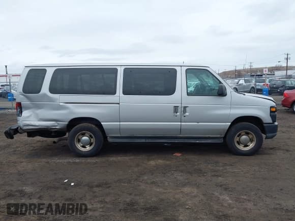 ✅ 2011 Ford Econoline Passenger XL • VIN: 1FBSS3BL4BDA30565 • Lot: 41718643. Wystawiony na IAAI z przebiegiem 230 184 mil. Bezpłatny archiwum sprzedaży aukcyjnych z USA i szczegółowy raport historii pojazdu na DreamBid. Zdjęcie 12.
