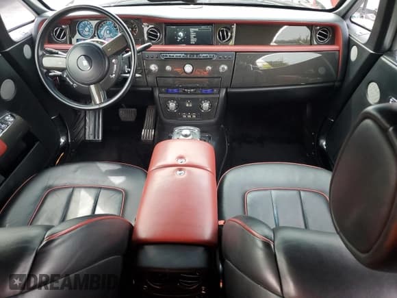 ✅ 2016 Rolls-Royce Drophead Coupe • VIN: SCA682D58GUX75371 • Lot: 70940555. Listed on Copart with 30,934 mi. Free auction sales archive from the USA and detailed vehicle history report at DreamBid. Image 8.