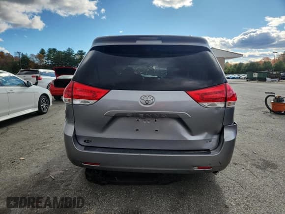 ✅ 2012 Toyota Sienna LE • VIN: 5TDKK3DC2CS193293 • Lot: 91521095. Listed on Copart with 280,643 mi. Free auction sales archive from the USA and detailed vehicle history report at DreamBid. Image 6.