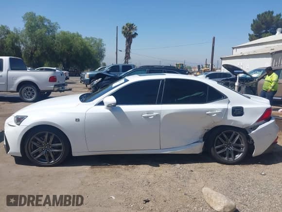 ✅ 2017 Lexus IS 200t • VIN: JTHBA1D21H5040446 • Lot: 42715147. Wystawiony na IAAI z przebiegiem 161 085 mil. Bezpłatny archiwum sprzedaży aukcyjnych z USA i szczegółowy raport historii pojazdu na DreamBid. Zdjęcie 14.