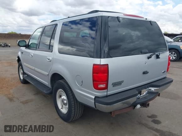 ✅ 1998 Ford Expedition XLT • VIN: 1FMPU18LXWLB92425 • Lot: 43325275. Wystawiony na IAAI z przebiegiem 180 023 mil. Bezpłatny archiwum sprzedaży aukcyjnych z USA i szczegółowy raport historii pojazdu na DreamBid. Zdjęcie 3.