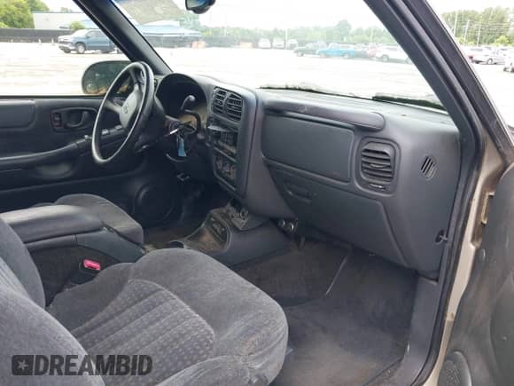 1999 Chevrolet Blazer LS with VIN 1GNCT18W4XK215910, listed as a IAAI auction lot 42775958 with 91,842 mi miles and . Bid and sale history available at DreamBid. Image 5.