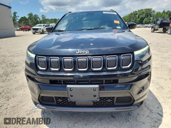 ✅ 2022 Jeep Compass High Altitude • VIN: 3C4NJDCB0NT157223 • Lot: 65541885. Wystawiony na Copart z przebiegiem 44 543 mil. Bezpłatny archiwum sprzedaży aukcyjnych z USA i szczegółowy raport historii pojazdu na DreamBid. Zdjęcie 5.