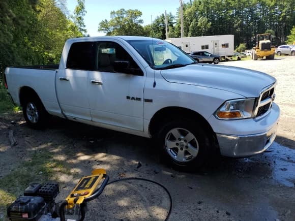 ✅ 2010 Dodge 1500 ST • VIN: 1D7RV1GT2AS149598 • Lot: 65699035. Wystawiony na Copart z przebiegiem 220 445 mil. Bezpłatny archiwum sprzedaży aukcyjnych z USA i szczegółowy raport historii pojazdu na DreamBid. Zdjęcie 4.