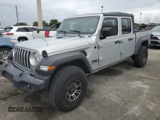 ✅ 2022 Jeep Gladiator Sport • VIN: 1C6HJTAG1NL110162 • Лот: 74131764. Опубликован ранее на Copart с пробегом Не указан. Бесплатный доступ к архиву аукционных продаж из США и подробный отчёт об истории автомобиля на DreamBid. Изображение 1.