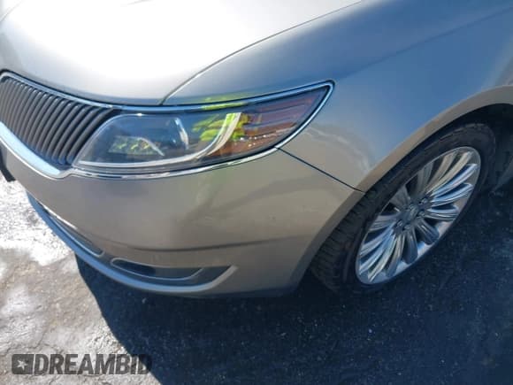 ✅ 2015 Lincoln MKS • VIN: 1LNHL9EK9FG605347 • Lot: 42241372. Listed on IAAI with 89,816 mi. Free auction sales archive from the USA and detailed vehicle history report at DreamBid. Image 6.