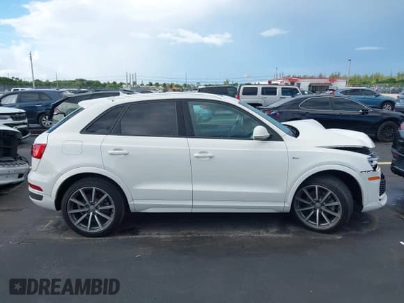 ✅ 2018 Audi Q3 Premium • VIN: WA1BCCFS2JR023653 • Lot: 42753766. Wystawiony na IAAI z przebiegiem 46 434 mil. Bezpłatny archiwum sprzedaży aukcyjnych z USA i szczegółowy raport historii pojazdu na DreamBid. Zdjęcie 13.