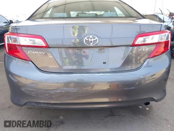 ✅ 2014 Toyota Camry LE • VIN: 4T4BF1FKXER337038 • Lot: 42459609. Wystawiony na IAAI z przebiegiem 88 962 mil. Bezpłatny archiwum sprzedaży aukcyjnych z USA i szczegółowy raport historii pojazdu na DreamBid. Zdjęcie 18.