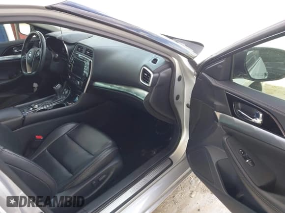 ✅ 2020 Nissan Maxima SV • VIN: 1N4AA6CV6LC366887 • Lot: 41952159. Listed on IAAI with 100,182 mi. Free auction sales archive from the USA and detailed vehicle history report at DreamBid. Image 5.