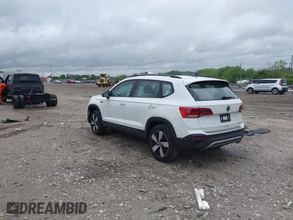 ✅ 2024 Volkswagen Taos S • VIN: 3VV8X7B26RM069597 • Lot: 42313701. Listed on IAAI with 14,050 mi. Free auction sales archive from the USA and detailed vehicle history report at DreamBid. Image 3.