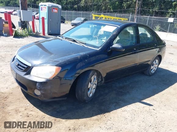 ✅ 2005 Kia Spectra LX • VIN: KNAFE121555093998 • Lot: 42950915. Wystawiony na IAAI z przebiegiem 228 784 mil. Bezpłatny archiwum sprzedaży aukcyjnych z USA i szczegółowy raport historii pojazdu na DreamBid. Zdjęcie 16.