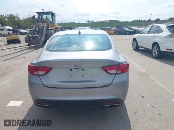 ✅ 2015 Chrysler 200 S • VIN: 1C3CCCDG7FN583423 • Lot: 43221125. Wystawiony na IAAI z przebiegiem 159 830 mil. Bezpłatny archiwum sprzedaży aukcyjnych z USA i szczegółowy raport historii pojazdu na DreamBid. Zdjęcie 16.