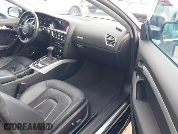 ✅ 2013 Audi A5 Premium Plus • VIN: WAULFAFR0DA023654 • Lot: 43295806. Wystawiony na IAAI z przebiegiem 85 158 mil. Bezpłatny archiwum sprzedaży aukcyjnych z USA i szczegółowy raport historii pojazdu na DreamBid. Zdjęcie 5.