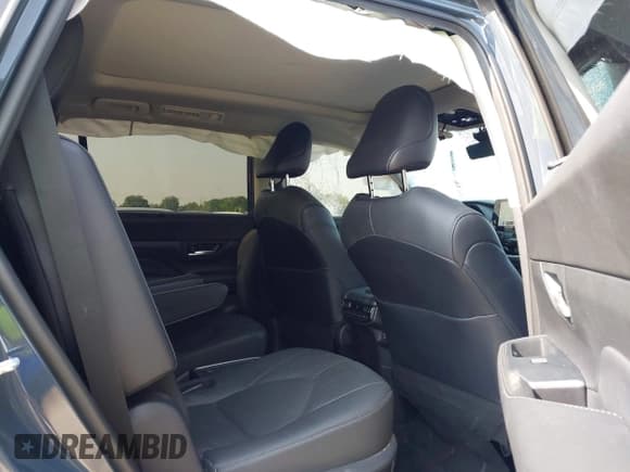 ✅ 2024 Toyota Highlander XLE • VIN: 5TDAAAB57RS035242 • Лот: 42440365. Опубликован ранее на IAAI с пробегом 37 915 миль. Бесплатный доступ к архиву аукционных продаж из США и подробный отчёт об истории автомобиля на DreamBid. Изображение 8.