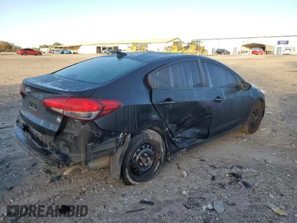 ✅ 2018 Kia Forte LX • VIN: 3KPFL4A70JE263067 • Лот: 87197975. Опубликован ранее на Copart с пробегом 69 418 миль. Бесплатный доступ к архиву аукционных продаж из США и подробный отчёт об истории автомобиля на DreamBid. Изображение 3.