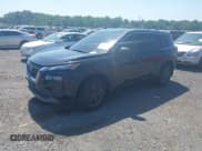 ✅ 2023 Nissan Rogue S • VIN: 5N1BT3AA4PC865700 • Lot: 42590036. Wystawiony na IAAI z przebiegiem 39 906 mil. Bezpłatny archiwum sprzedaży aukcyjnych z USA i szczegółowy raport historii pojazdu na DreamBid. Zdjęcie 2.