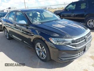 ✅ 2024 Volkswagen Jetta SE • VIN: 3VWEM7BU0RM047779 • Лот: 43307980. Опубликован ранее на IAAI с пробегом 32 644 миль. Бесплатный доступ к архиву аукционных продаж из США и подробный отчёт об истории автомобиля на DreamBid. Изображение 1.