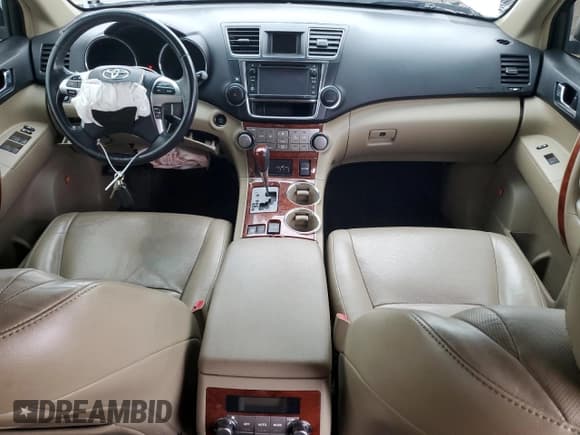 ✅ 2013 Toyota Highlander Limited • VIN: 5TDDK3EH6DS242063 • Lot: 85748025. Wystawiony na Copart z przebiegiem 206 752 mil. Bezpłatny archiwum sprzedaży aukcyjnych z USA i szczegółowy raport historii pojazdu na DreamBid. Zdjęcie 8.