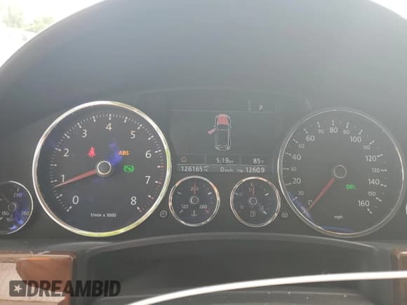 ✅ 2008 Volkswagen Touareg • VIN: WVGMB77L48D039842 • Lot: 58301195. Listed on Copart with 126,165 mi. Free auction sales archive from the USA and detailed vehicle history report at DreamBid. Image 9.