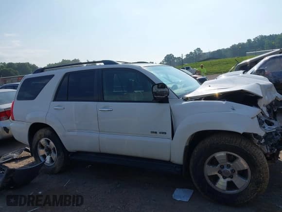 ✅ 2008 Toyota 4Runner SR5 • VIN: JTEBU14R38K011842 • Lot: 42434205. Listed on IAAI with 210,758 mi. Free auction sales archive from the USA and detailed vehicle history report at DreamBid. Image 14.