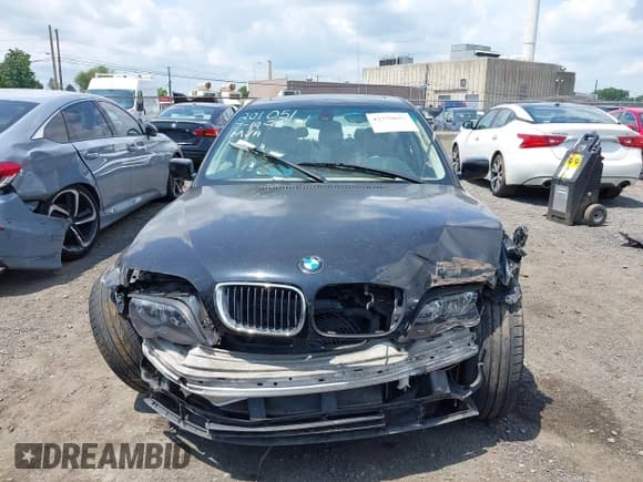 ✅ 2004 BMW 3 Series 325i • VIN: WBAET37484NJ95990 • Lot: 42779657. Listed on IAAI with 188,022 mi. Free auction sales archive from the USA and detailed vehicle history report at DreamBid. Image 12.