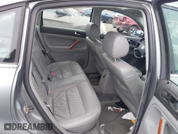 ✅ 2003 Volkswagen Passat GLX • VIN: WVWRH63B93P203657 • Lot: 41926224. Listed on IAAI with 124,125 mi. Free auction sales archive from the USA and detailed vehicle history report at DreamBid. Image 8.