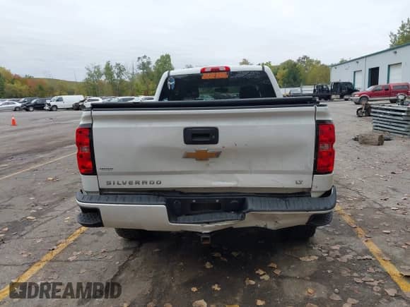 2016 Chevrolet Silverado 1500 LT z VIN 1GCVKREC1GZ305648, wystawiony jako IAAI lot #43452552 z przebiegiem 191 539 mil mil oraz . Historia ofert i sprzedaży dostępna na DreamBid. Obrazek 16.