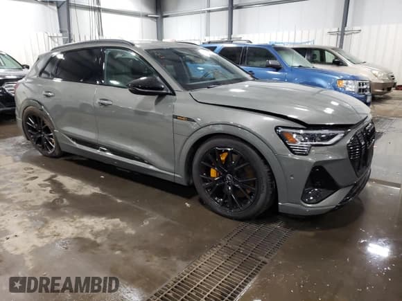 ✅ 2022 Audi e-tron Chronos • VIN: WA1VABGE3NB024606 • Lot: 52673093. Wystawiony na Copart z przebiegiem 9 129 mil. Bezpłatny archiwum sprzedaży aukcyjnych z USA i szczegółowy raport historii pojazdu na DreamBid. Zdjęcie 4.