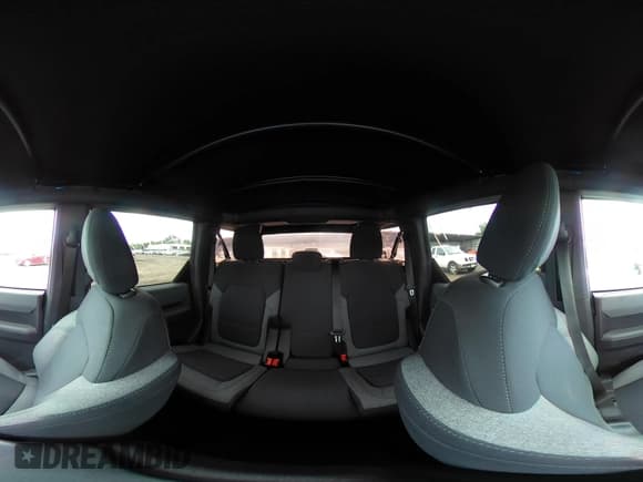 ✅ 2021 Ford Bronco • VIN: 1FMDE5BH0MLA98255 • Lot: 42447799. Wystawiony na IAAI z przebiegiem 44 430 mil. Bezpłatny archiwum sprzedaży aukcyjnych z USA i szczegółowy raport historii pojazdu na DreamBid. Zdjęcie 18.