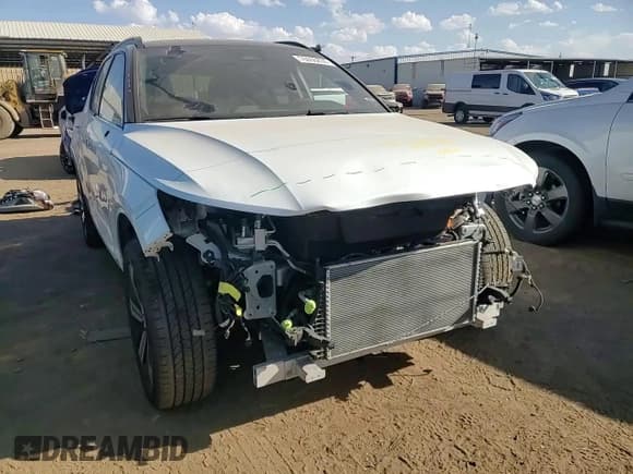 ✅ 2023 Volvo XC40 Plus • VIN: YV4ED3UW1P2008081 • Лот: 76055874. Опубликован ранее на Copart с пробегом 33 090 миль. Бесплатный доступ к архиву аукционных продаж из США и подробный отчёт об истории автомобиля на DreamBid. Изображение 12.