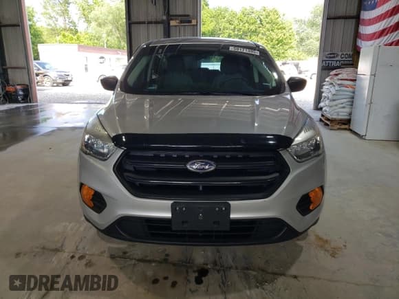✅ 2017 Ford Escape S • VIN: 1FMCU0F77HUC66296 • Lot: 59171395. Wystawiony na Copart z przebiegiem 74 056 mil. Bezpłatny archiwum sprzedaży aukcyjnych z USA i szczegółowy raport historii pojazdu na DreamBid. Zdjęcie 5.