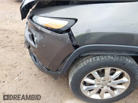 ✅ 2015 Jeep Cherokee Limited • VIN: 1C4PJMDB1FW564681 • Lot: 43426892. Wystawiony na IAAI z przebiegiem 131 708 mil. Bezpłatny archiwum sprzedaży aukcyjnych z USA i szczegółowy raport historii pojazdu na DreamBid. Zdjęcie 6.