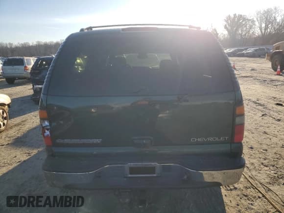 ✅ 2004 Chevrolet Suburban LS • VIN: 3GNEC16Z34G305669 • Лот: 85811874. Опубликован ранее на Copart с пробегом 248 849 миль. Бесплатный доступ к архиву аукционных продаж из США и подробный отчёт об истории автомобиля на DreamBid. Изображение 6.