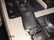 ✅ 2025 Mazda CX-90 Preferred • VIN: JM3KKBHD7S1221377 • Lot: 43114393. Wystawiony na IAAI z przebiegiem 8 991 mil. Bezpłatny archiwum sprzedaży aukcyjnych z USA i szczegółowy raport historii pojazdu na DreamBid. Zdjęcie 11.