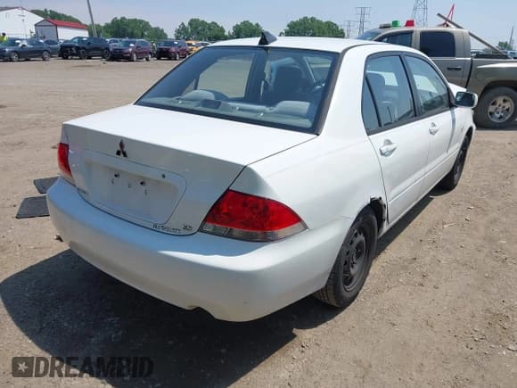 ✅ 2005 Mitsubishi Lancer ES • VIN: JA3AJ26EX5U031240 • Лот: 42464829. Опубликован ранее на IAAI с пробегом 196 239 миль. Бесплатный доступ к архиву аукционных продаж из США и подробный отчёт об истории автомобиля на DreamBid. Изображение 4.
