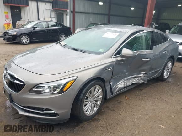 ✅ 2019 Buick LaCrosse Essence • VIN: 1G4ZP5SZ4KU111251 • Lot: 42237424. Wystawiony na IAAI z przebiegiem 85 232 mil. Bezpłatny archiwum sprzedaży aukcyjnych z USA i szczegółowy raport historii pojazdu na DreamBid. Zdjęcie 6.