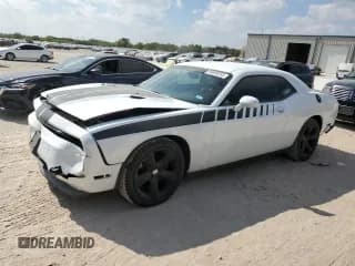 ✅ 2013 Dodge Challenger SXT • VIN: 2C3CDYAG9DH591267 • Лот: 86849255. Опубликован ранее на Copart с пробегом 74 212 миль. Бесплатный доступ к архиву аукционных продаж из США и подробный отчёт об истории автомобиля на DreamBid. Изображение 1.