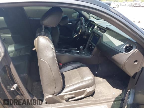 ✅ 2011 Ford Mustang Premium • VIN: 1ZVBP8AM0B5137186 • Lot: 43007705. Listed on IAAI with 126,016 mi. Free auction sales archive from the USA and detailed vehicle history report at DreamBid. Image 5.