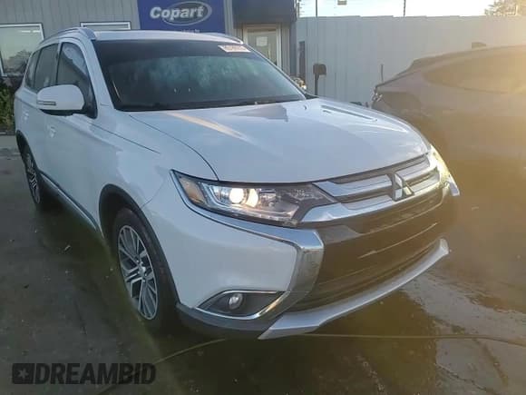 ✅ 2017 Mitsubishi Outlander SE • VIN: JA4AZ3A35HZ057526 • Lot: 85189255. Wystawiony na Copart z przebiegiem 99 851 mil. Bezpłatny archiwum sprzedaży aukcyjnych z USA i szczegółowy raport historii pojazdu na DreamBid. Zdjęcie 14.