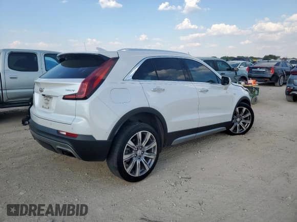 ✅ 2022 Cadillac XT4 FWD Premium Luxury • VIN: 1GYFZCR40NF105398 • Лот: 85189695. Опубликован ранее на Copart с пробегом 79 530 миль. Бесплатный доступ к архиву аукционных продаж из США и подробный отчёт об истории автомобиля на DreamBid. Изображение 3.