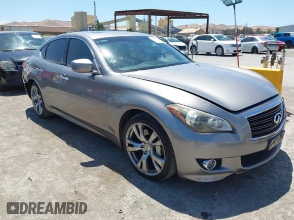 ✅ 2013 Infiniti M • VIN: JN1BY1AP8DM511864 • Lot: 42853610. Wystawiony na IAAI z przebiegiem 131 197 mil. Bezpłatny archiwum sprzedaży aukcyjnych z USA i szczegółowy raport historii pojazdu na DreamBid. Zdjęcie 1.