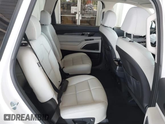 ✅ 2024 Kia Telluride EX • VIN: 5XYP34GC1RG431208 • Lot: 43681589. Listed on IAAI with 9,462 mi. Free auction sales archive from the USA and detailed vehicle history report at DreamBid. Image 8.