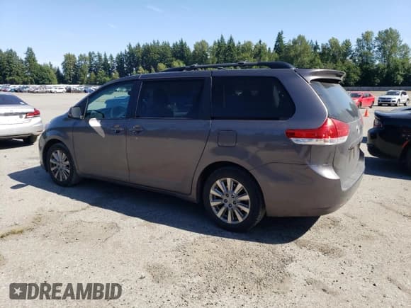 ✅ 2012 Toyota Sienna XLE • VIN: 5TDDK3DC5CS036642 • Lot: 60503325. Wystawiony na Copart z przebiegiem 199 097 mil. Bezpłatny archiwum sprzedaży aukcyjnych z USA i szczegółowy raport historii pojazdu na DreamBid. Zdjęcie 2.